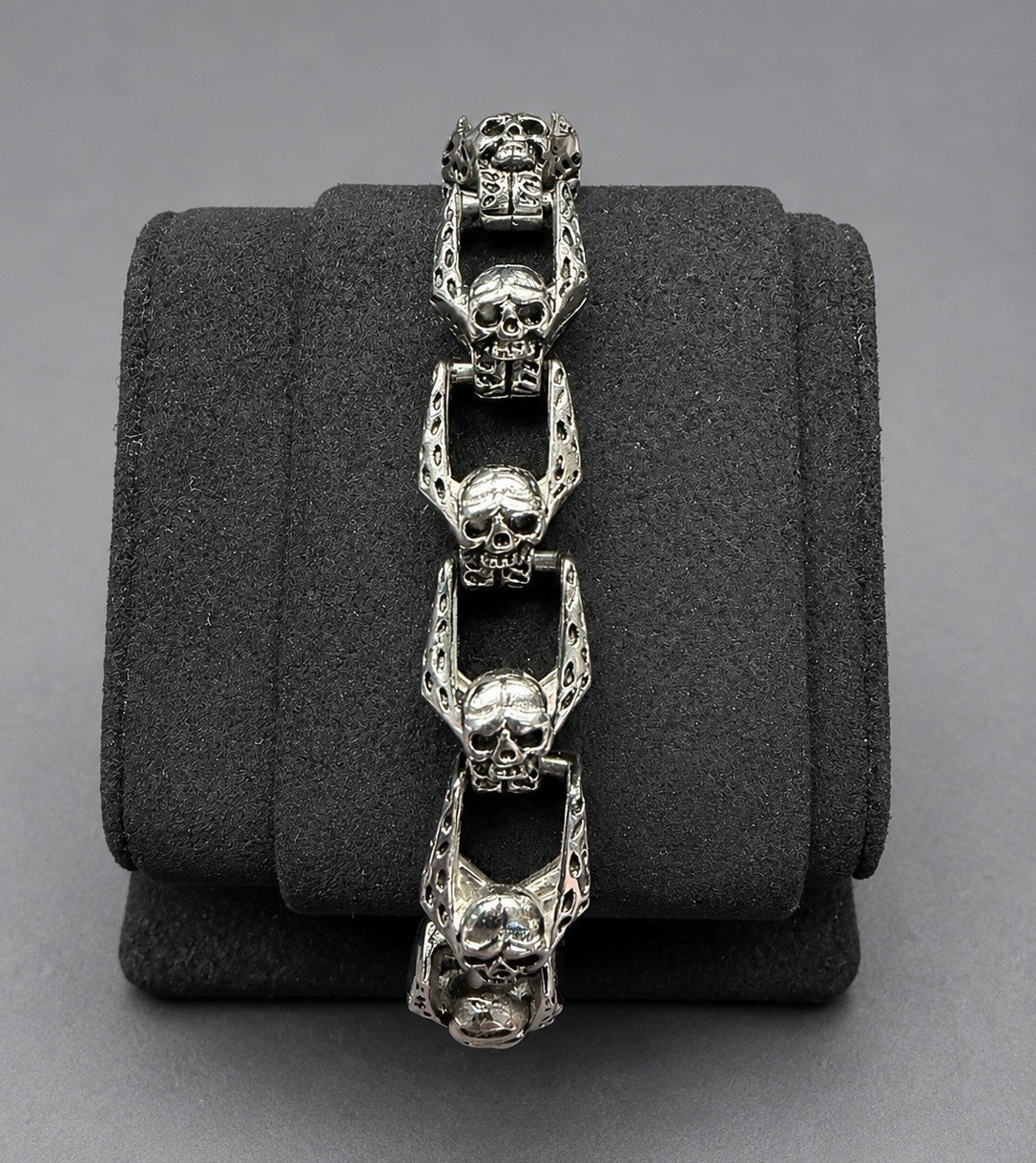 Silver Tone Skull Link Chain Bracelet Metal Lobster Clasp 8.5 in
