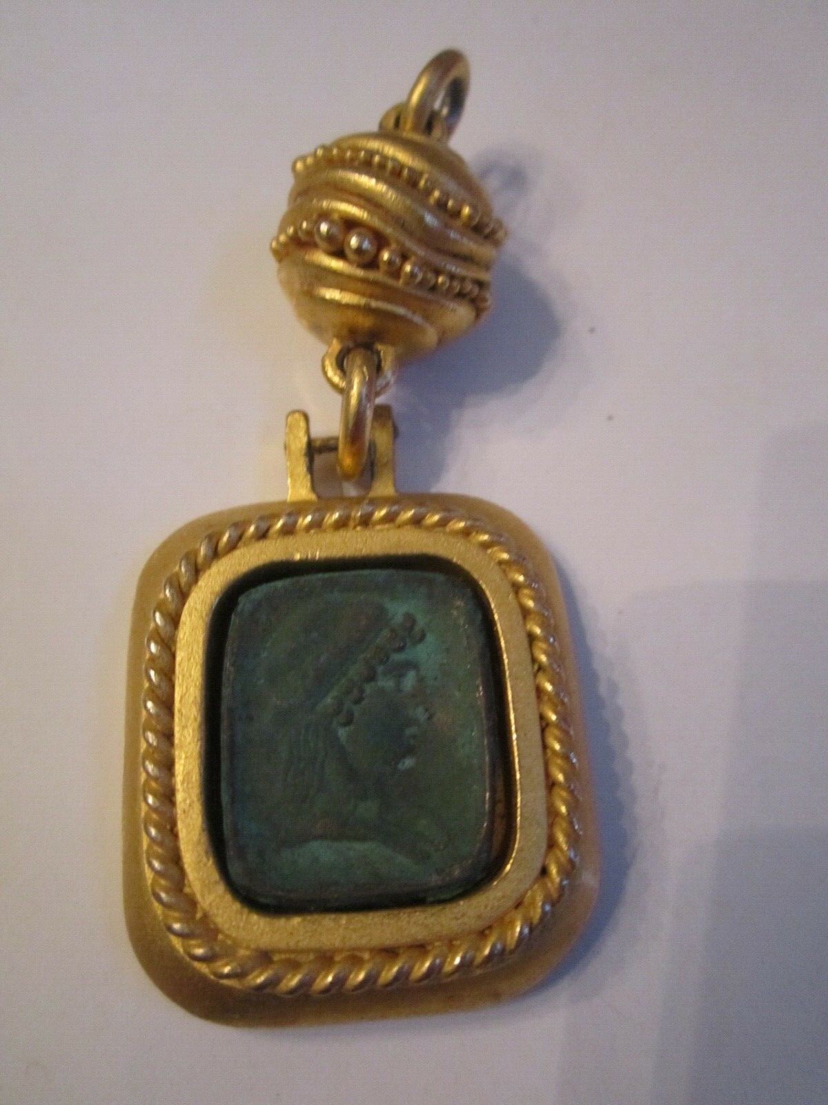 VINTAGE LINDA LEVINSON PENDANT – HEAVY GOLD TONE – OFC-9