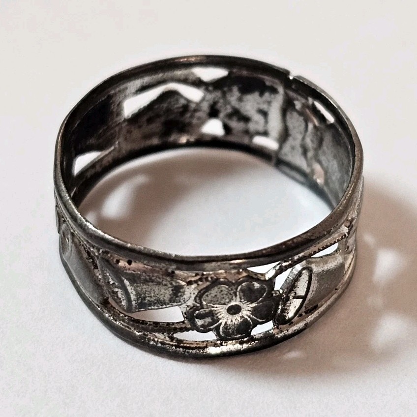 Silver Tone Openwork Filigree Floral Band Ring Size 5 No Stone Metal