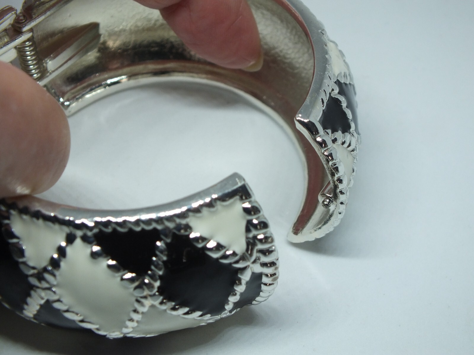 Beautiful Clamp Bracelet Silver Tone Black White Enamel 1 3/8″ W x 2 3/8″ Acr ID