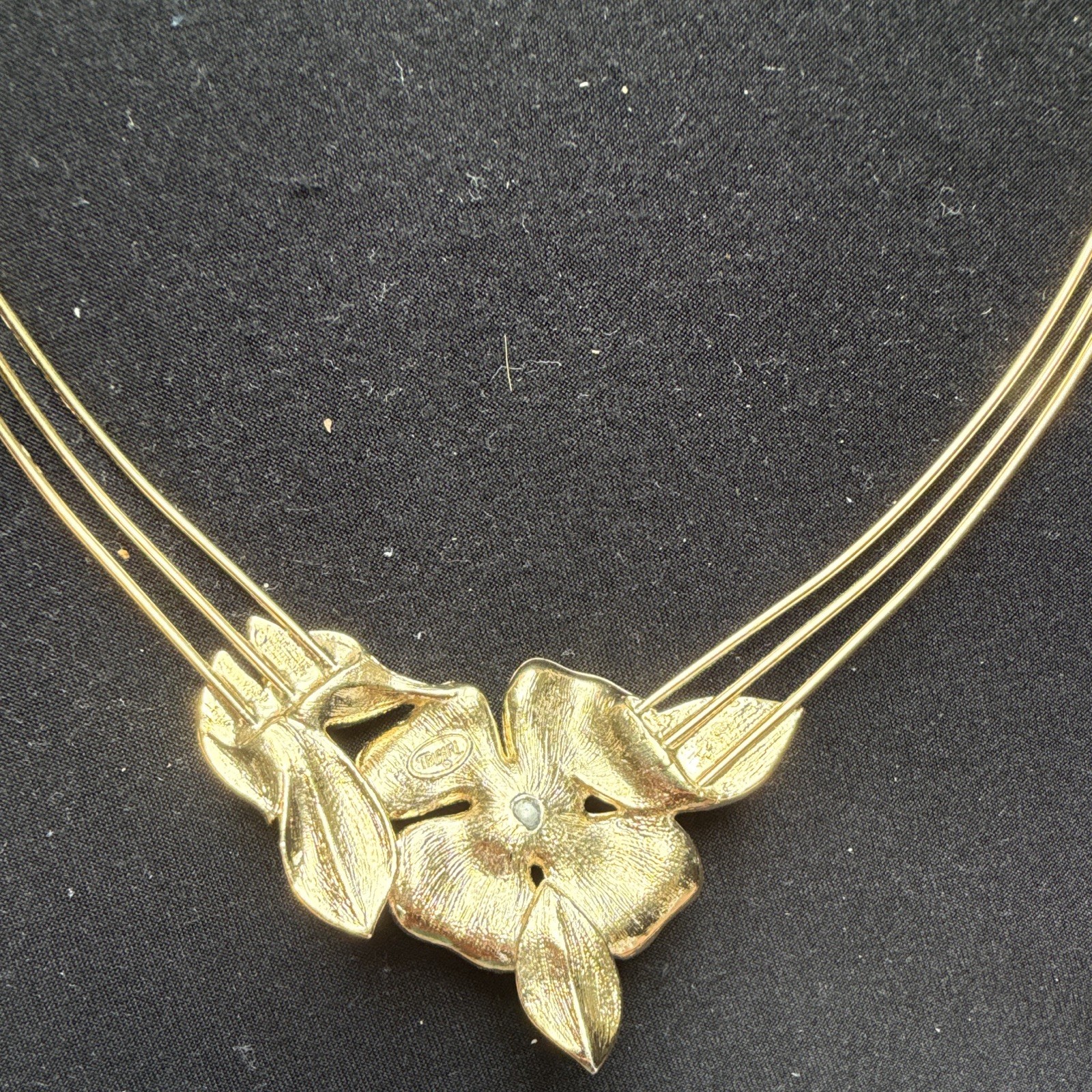 Vintage Trifari Signed Gold Tone White Enamel Flower Collar Necklace