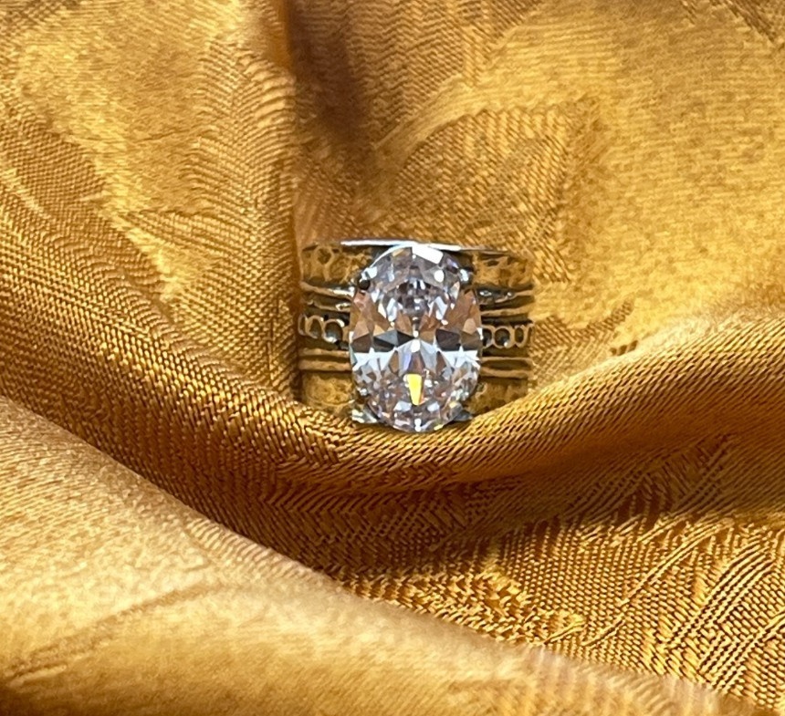 Beautiful 925 silver ring with oval clear stone. sizes 5 to 10. NEW!!!