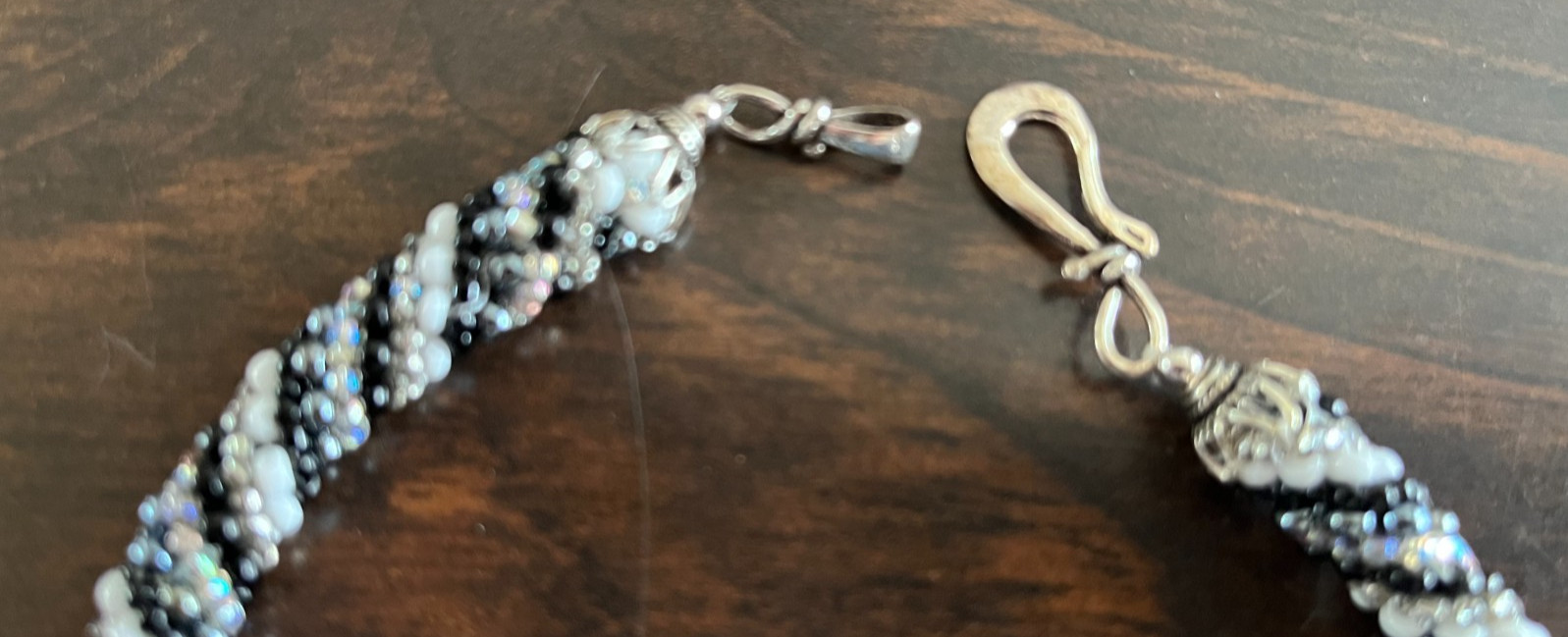White and Black Beaded Rope Necklace with Pendant sz 17in includes box