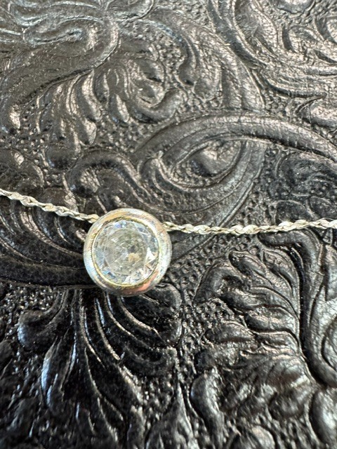 Avon Silver Tone Solitaire Clear Rhinestone Pendant Necklace Round Crystal Minim