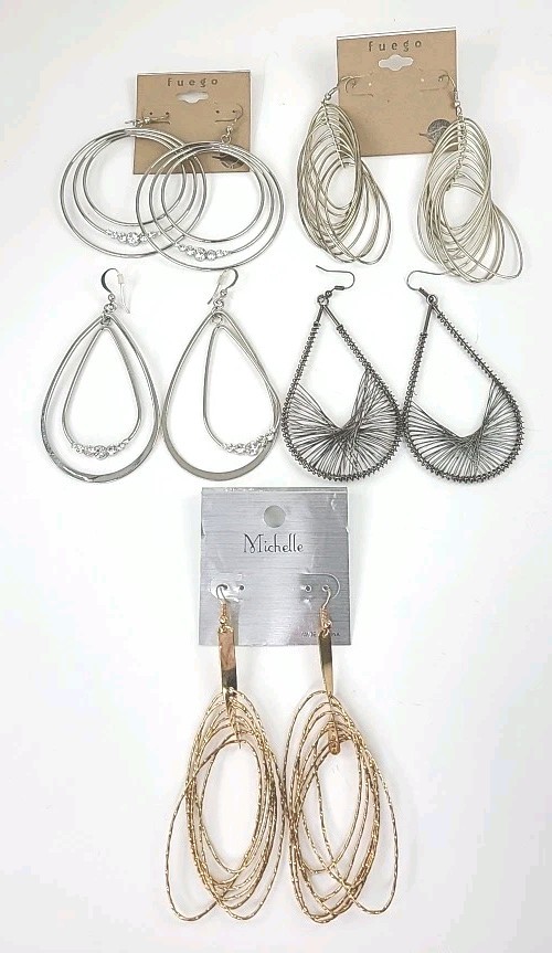 Lot of 5 Pairs of Fashion Earrings Long dangling silver and Gold Tone