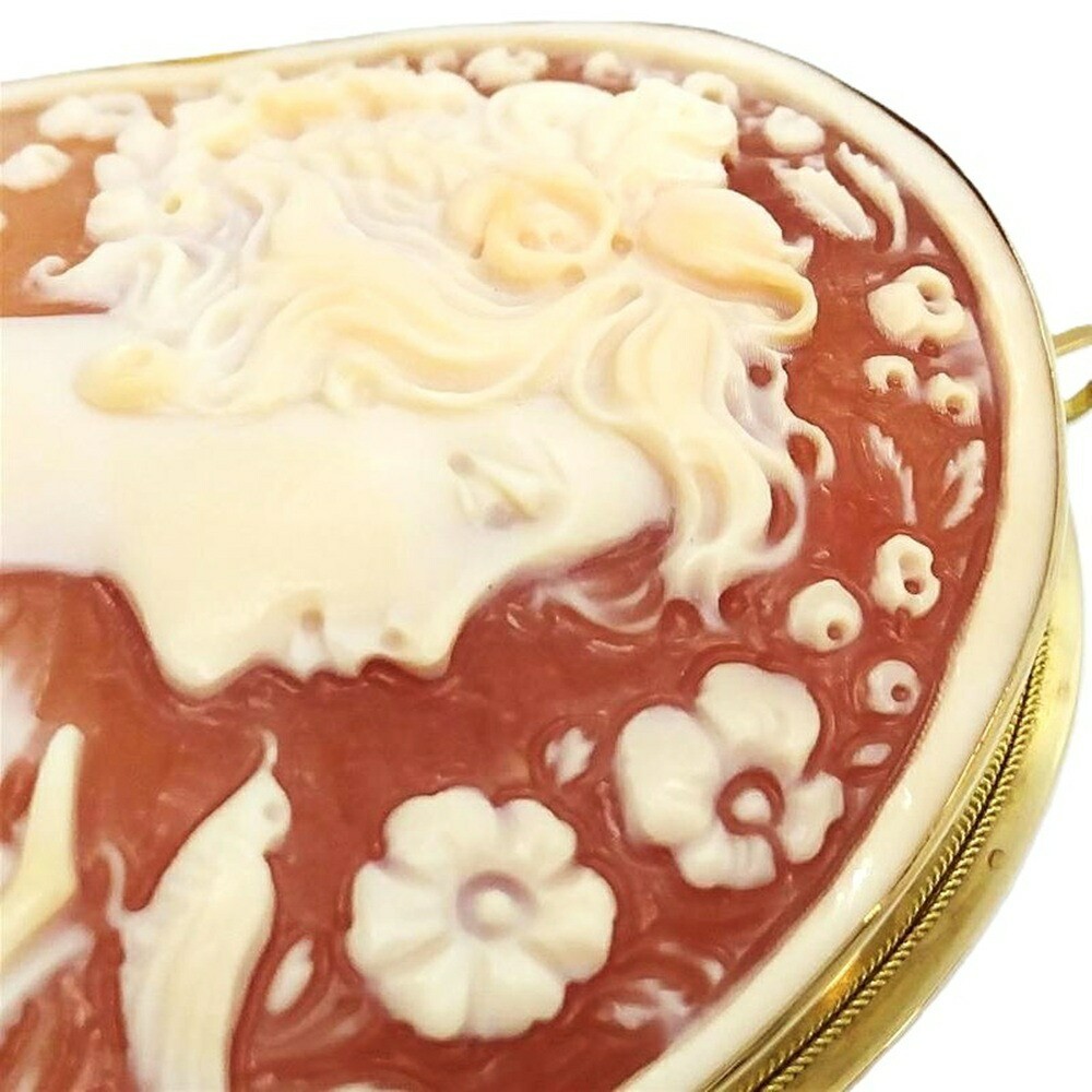 Pernice Cameo Top Brooch, 18K Gold, 13.8g 44.6 x 58.1 x 12.0mm