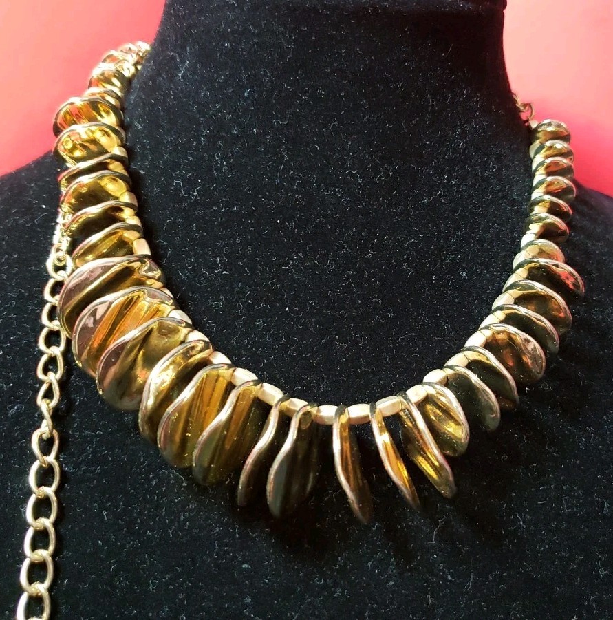 Chunky Gold Tone Modern Abstract Linked Circle Necklace CHICO’S Up to 24″