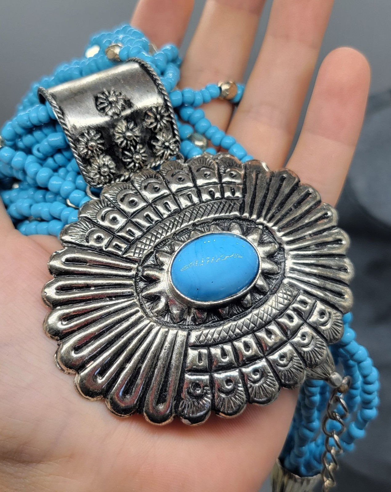 Silver Tone Faux Turquoise Layered Seed Bead Oval Medalian Pendant Necklace N1C