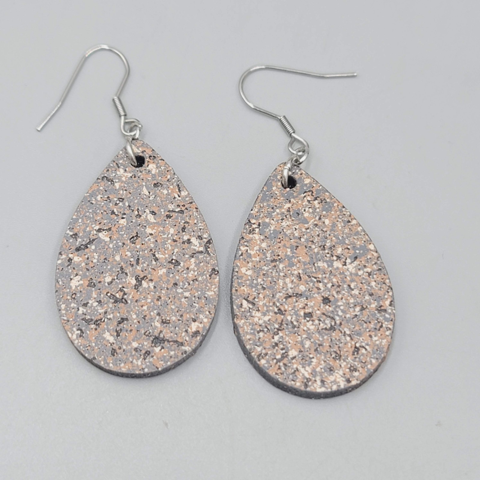 Speckle Teardrop Pierced Earrings Gray Brown Black Dangle 1.5″