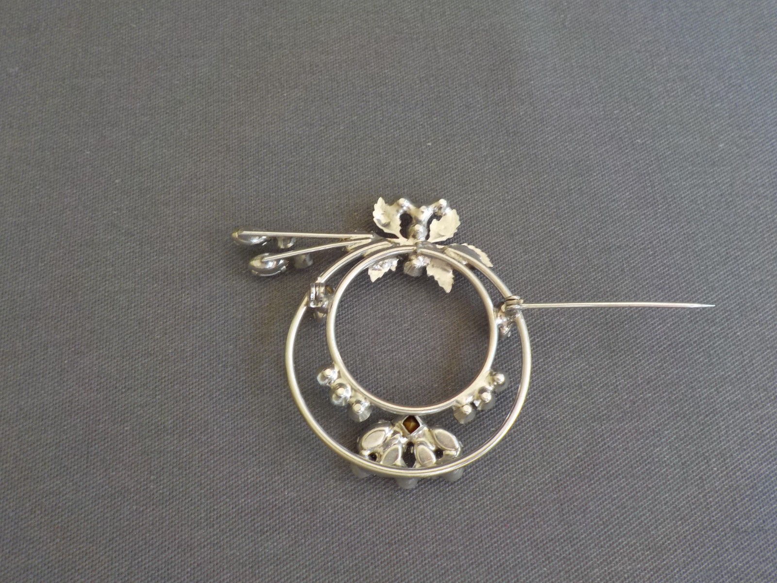 Double Loop Round Leaf Brooch Pin Pronged Clear Rhinestone Silver Tone Metal