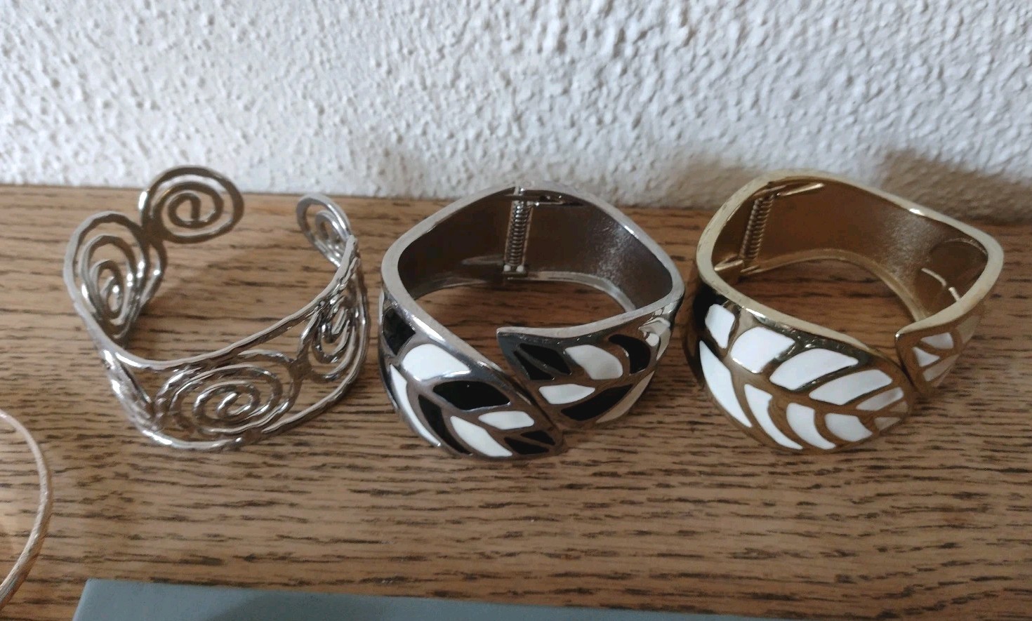 Vintage Costume Jewellery Rings And Bracelets Bangles Clasps 30 Total Vgc.