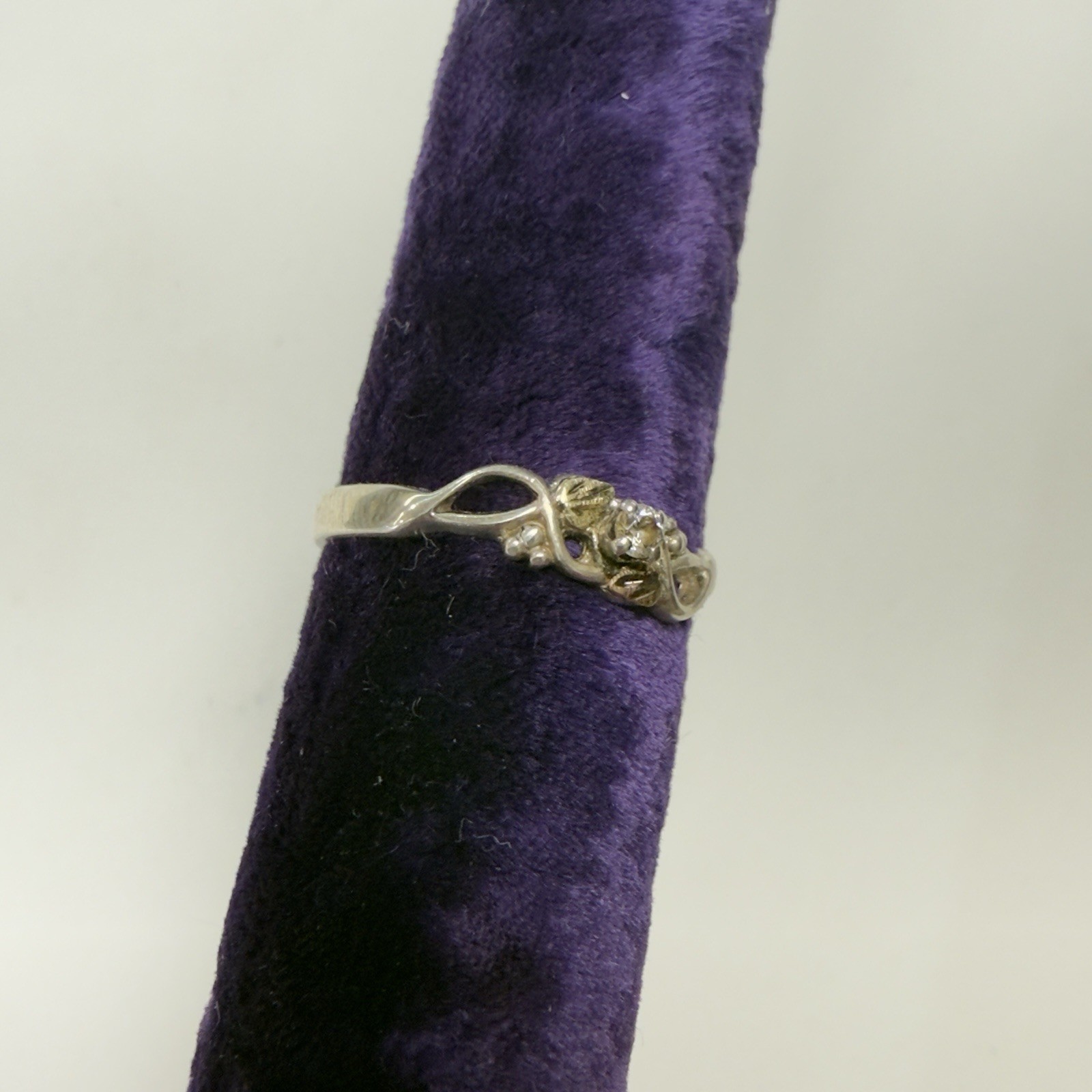 Black Hills Gold Sterling Silver 12K Tri-Color Cubic Zirconia Leaf Ring 7.75