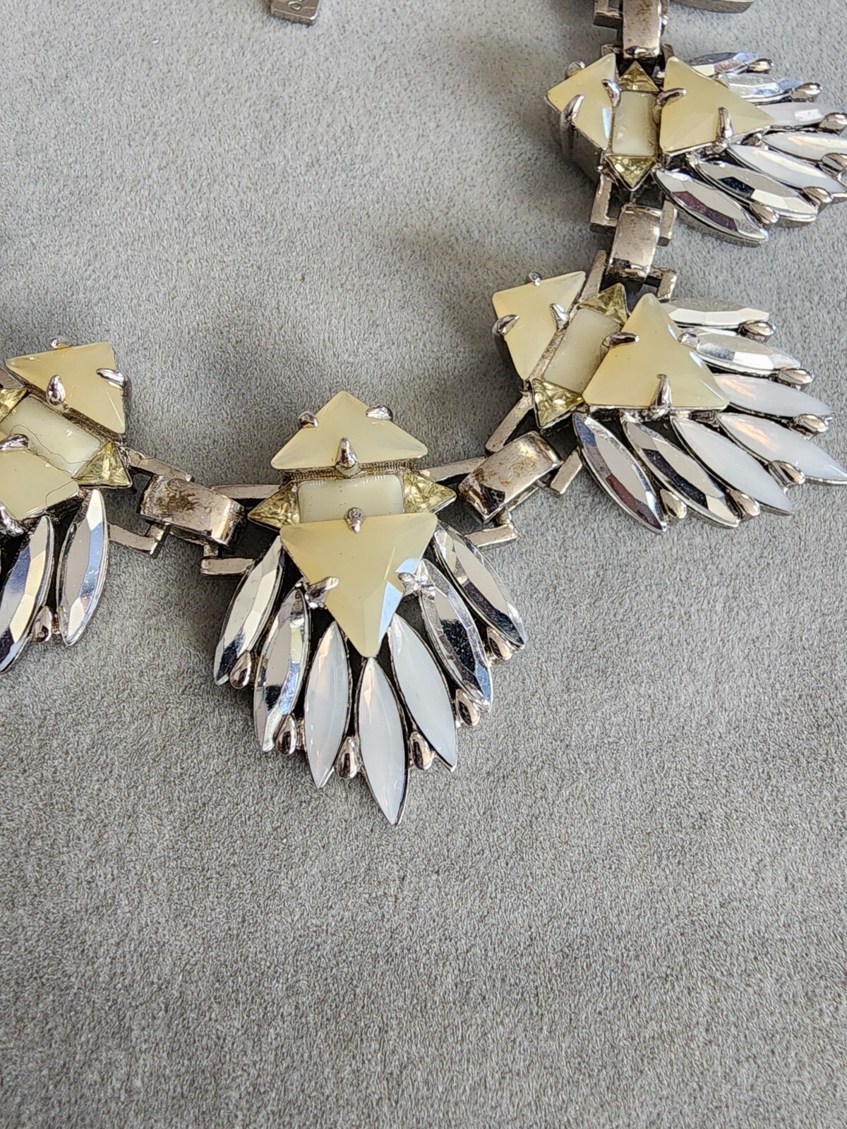 VINCE CAMUTO Signed Dramatic Runway Silver Tone Opalescent Glass Necklace