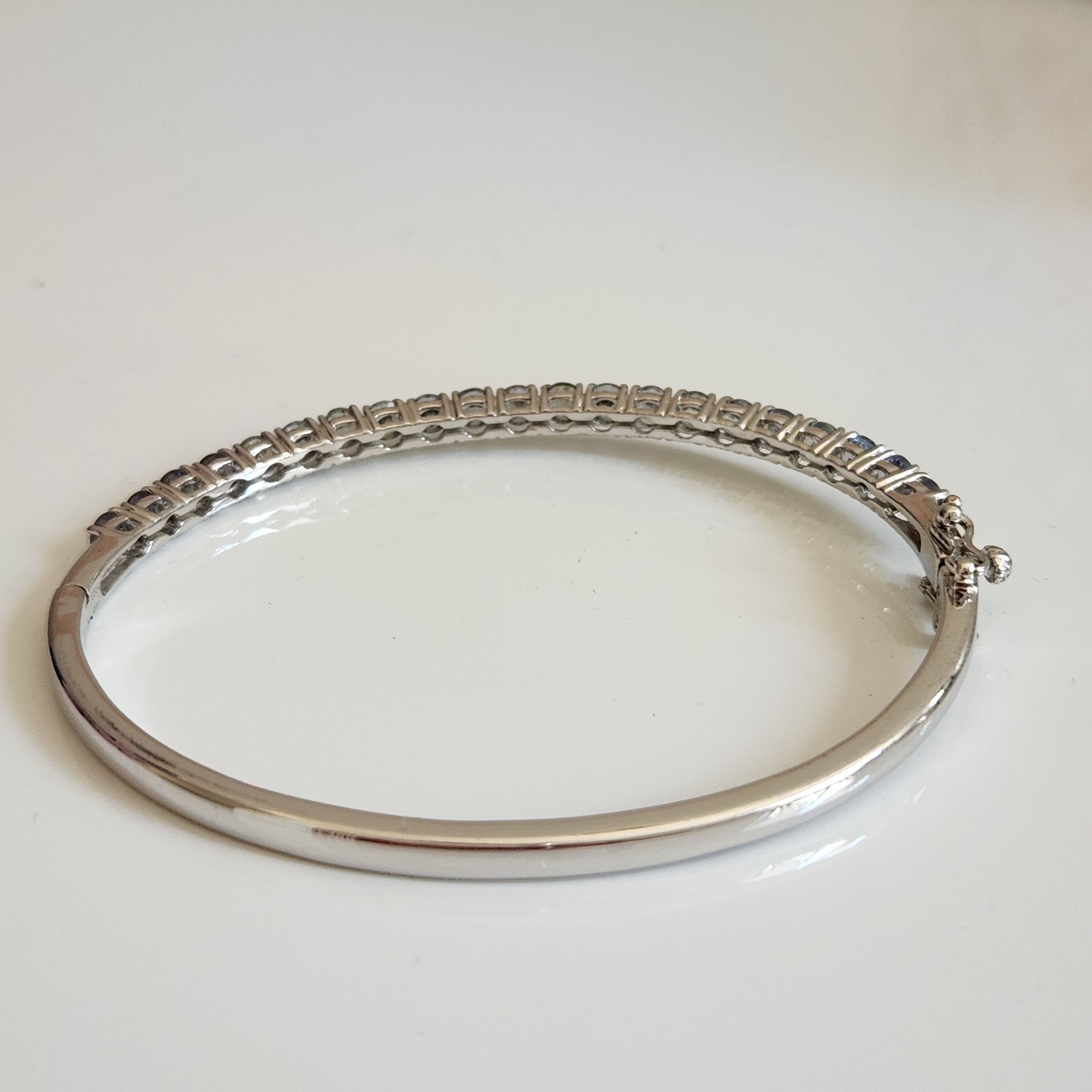 Bi-Colour Tanzanite Oval Bangle in Sterling Silver 4.61cts