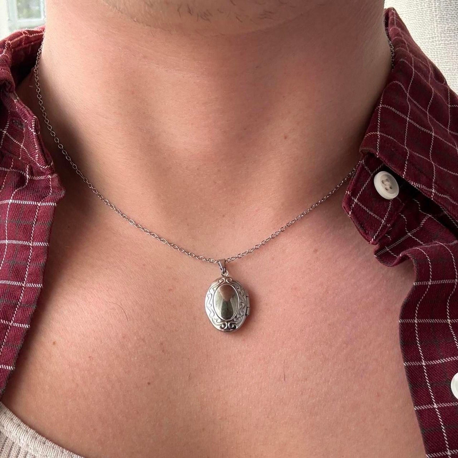 Silver Oval Locket Necklace Vintage Photo Pendant Keepsake Chain Gift