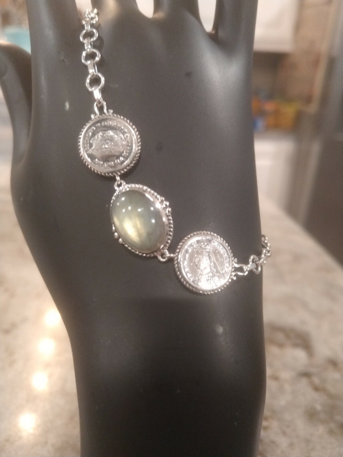 7.0 TCW Malagasy Labradorite&Coin Bracelet/SSilver (7.25 In) (9.85 gms Silver))