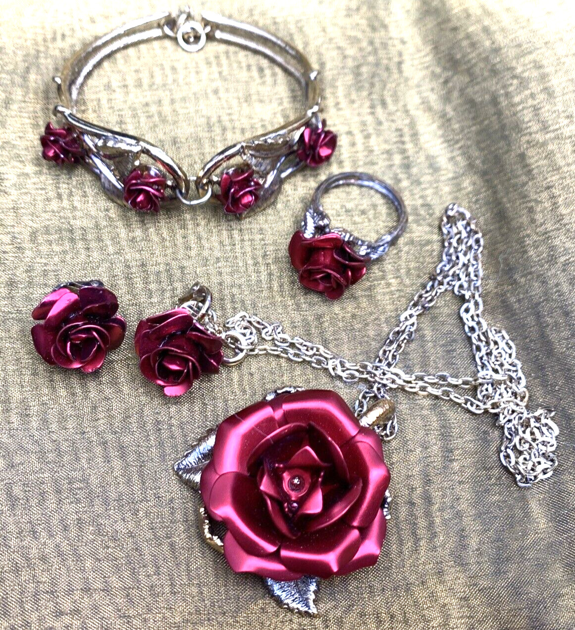 Red Rose Gold-Tone Set by American Beauty “The Art of Loving” Vintage Beauty