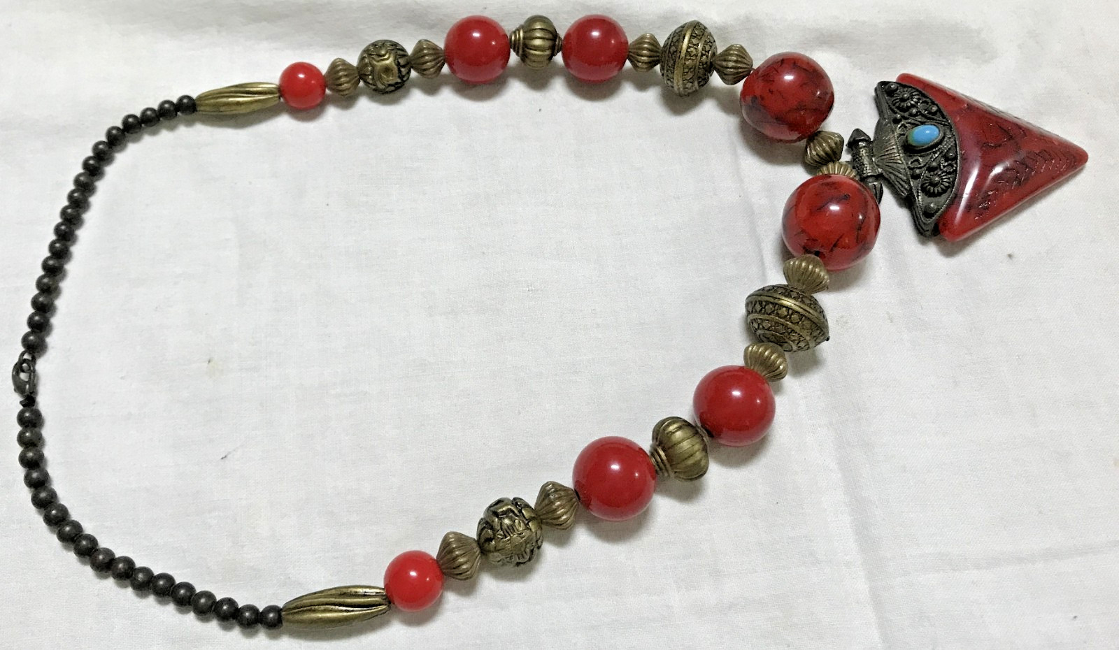 VINTAGE STATEMENT NATURAL STONE PENDANT AND BEAD NECKLACE