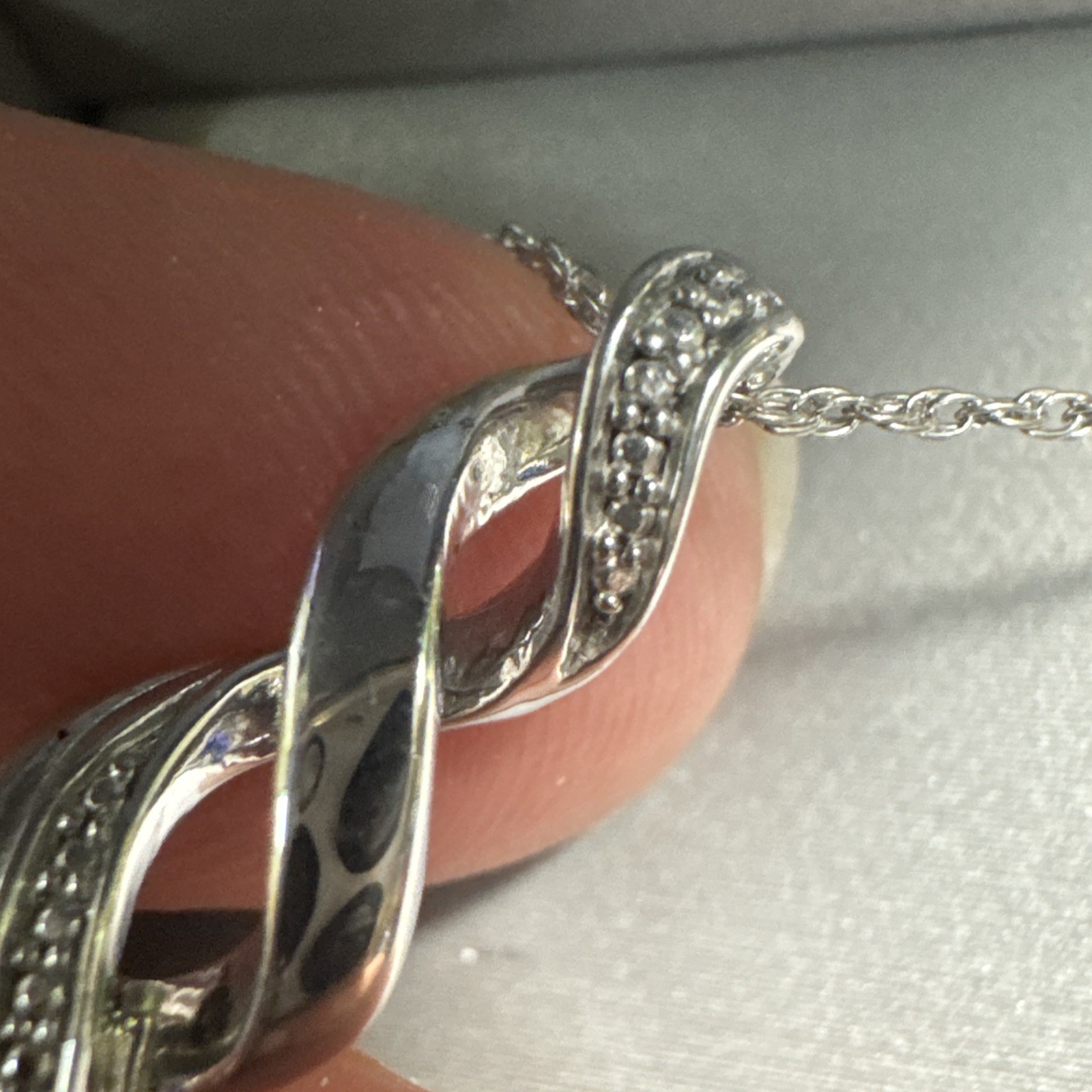 Zales Elegant Infinty Curved Necklace Swirl Sparkly Sterling Silver 925