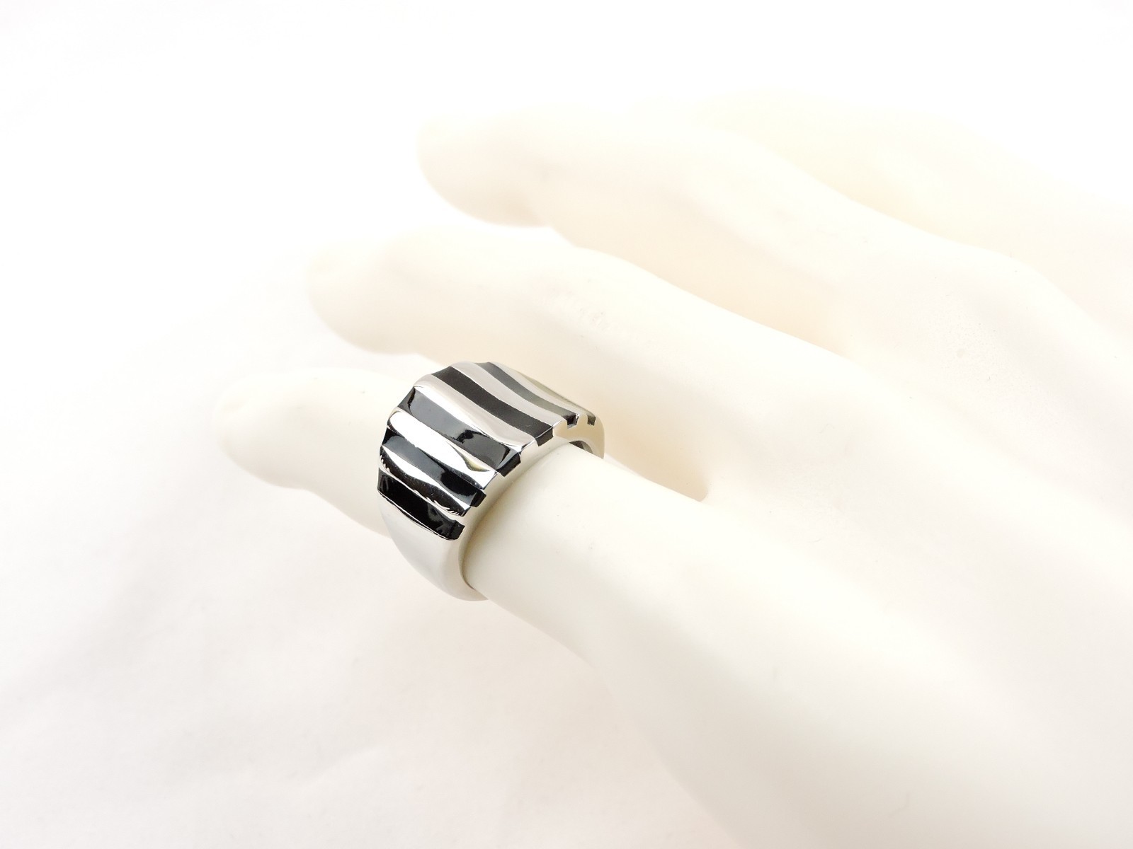 Stainless Steel Wide Band Ring With Black Accents – Free Gift Packaging