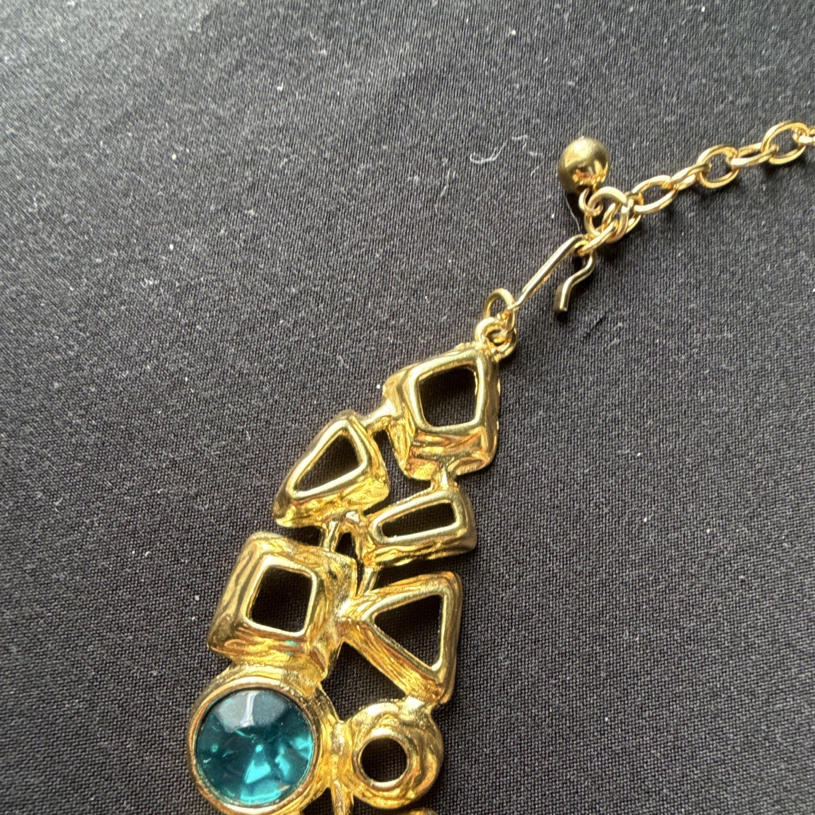 Vintage Trifari Signed Gold Tone Vibrant 17” Necklace