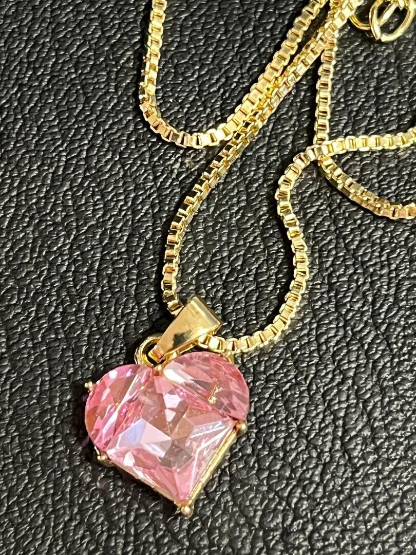 BEAUTIFUL NEW GOLD TONE PINK CUBIC ZIRCONIA HEART PENDANT NECKLACE 20″ CHAIN