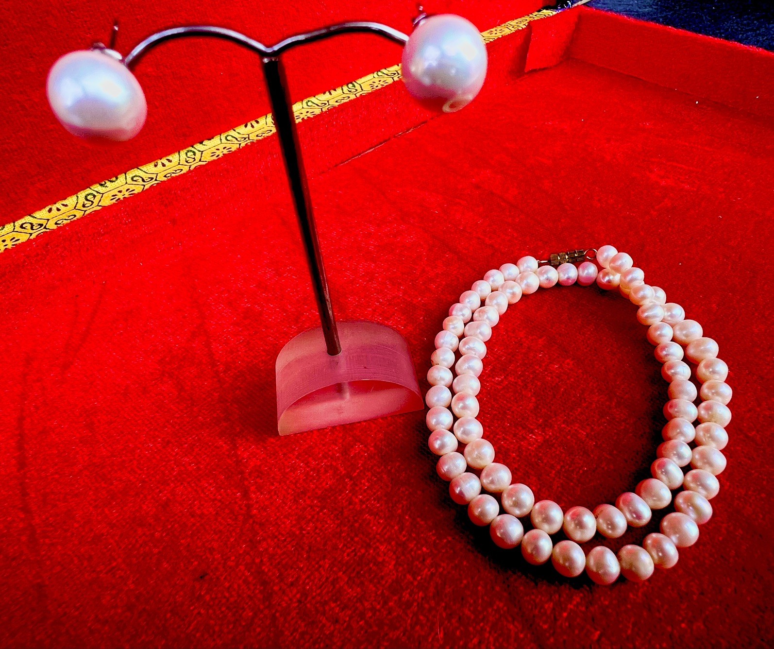 Vintage Freshwater Pearl Necklace & Earrings Set Gold Clasp 20th Century 18”