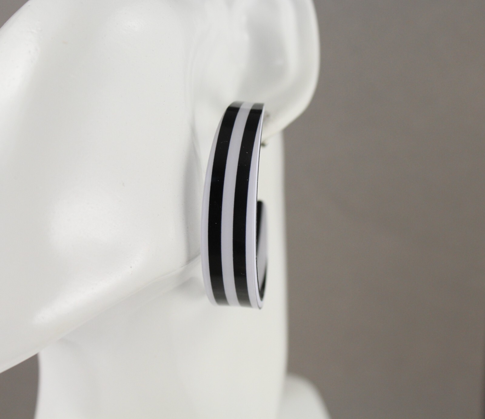 Black White stripe hoop earrings plastic lightweight post acrylic 1 7/8″ wide