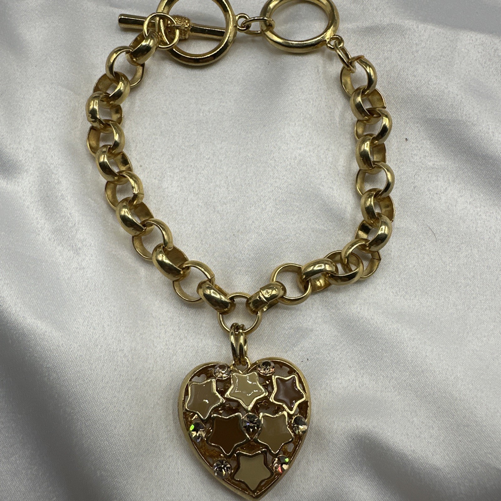 Heart Enamel Rhinestone Sole Charm Round Gold Toned Bracelet. See pics.
