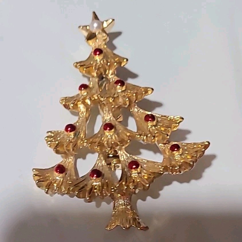 Gerry Gold Tone Metal Christmas Tree Brooch Pin Red Rhinestones