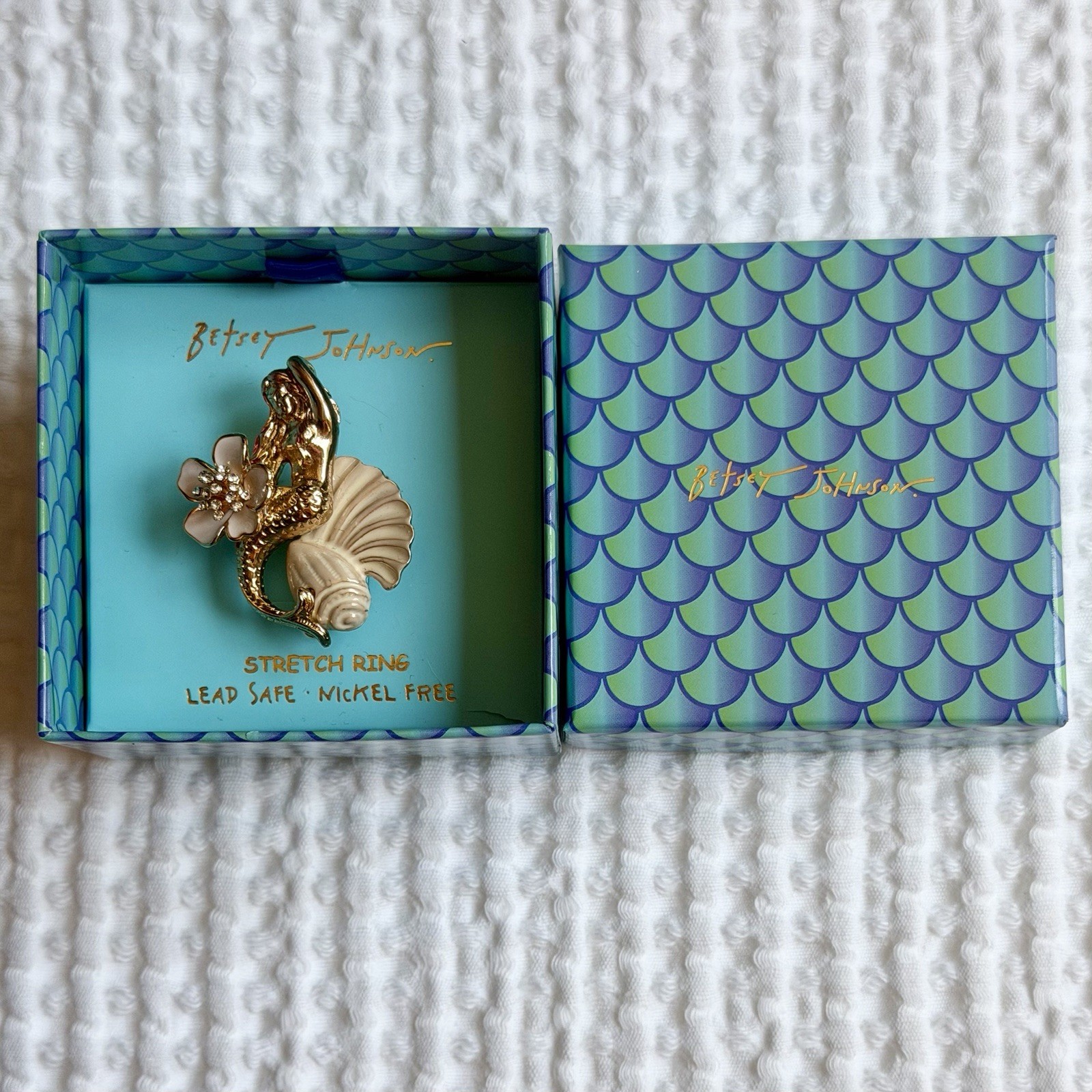 Betsey Johnson Mermaid Jewels Stretch Ring Flower Shell Gold Crystal Enamel NIB