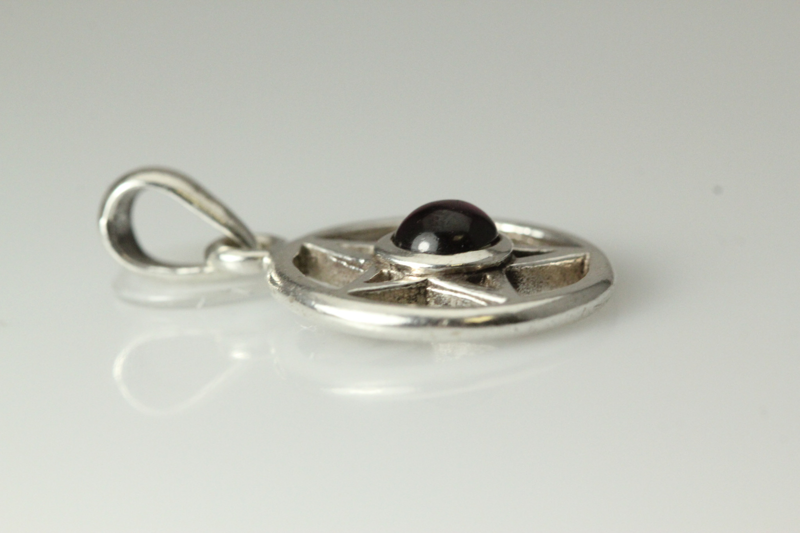 925 Sterling Silver Purple Stone Pentagram Good Condition 2.4 Grams (PEN7539)