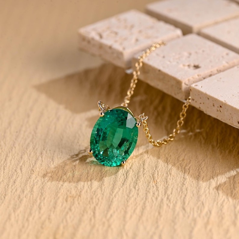 Elegant Green Oval Cut CZ Diamond Solitaire Necklace With 925 Gold Plated Chain