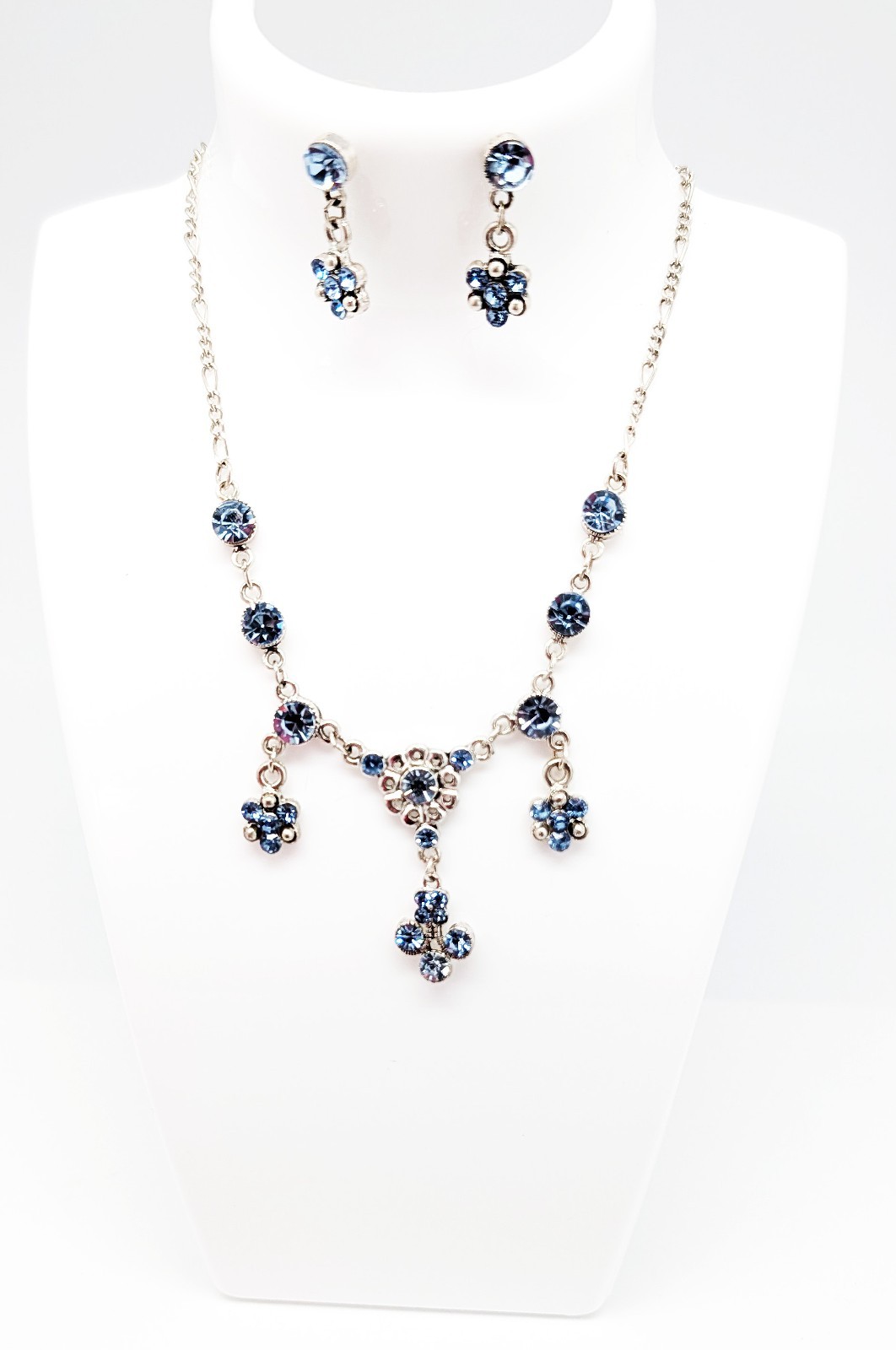 DESIGNER INSPIRED 16 in BLUE MULTI CRYSTAL SILVER TONE FLORAL DROP JEWELRY SET