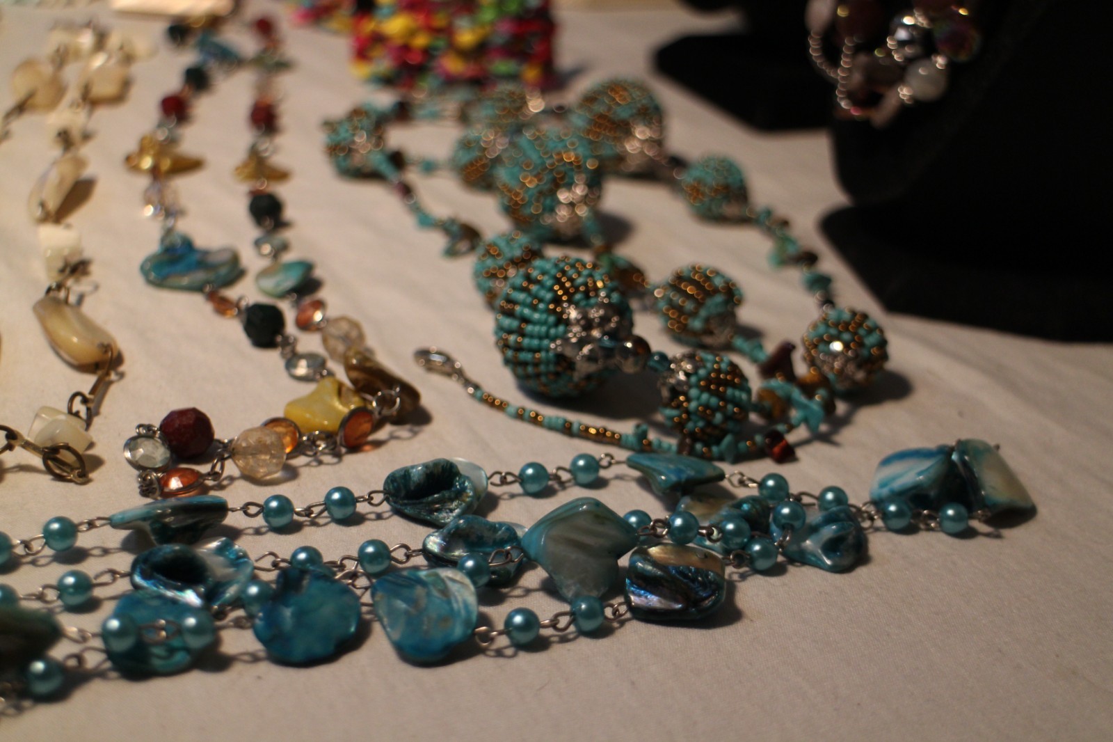 SHELL COSTUME JEWELRY LOT — 4 LBS. 6 OZ.