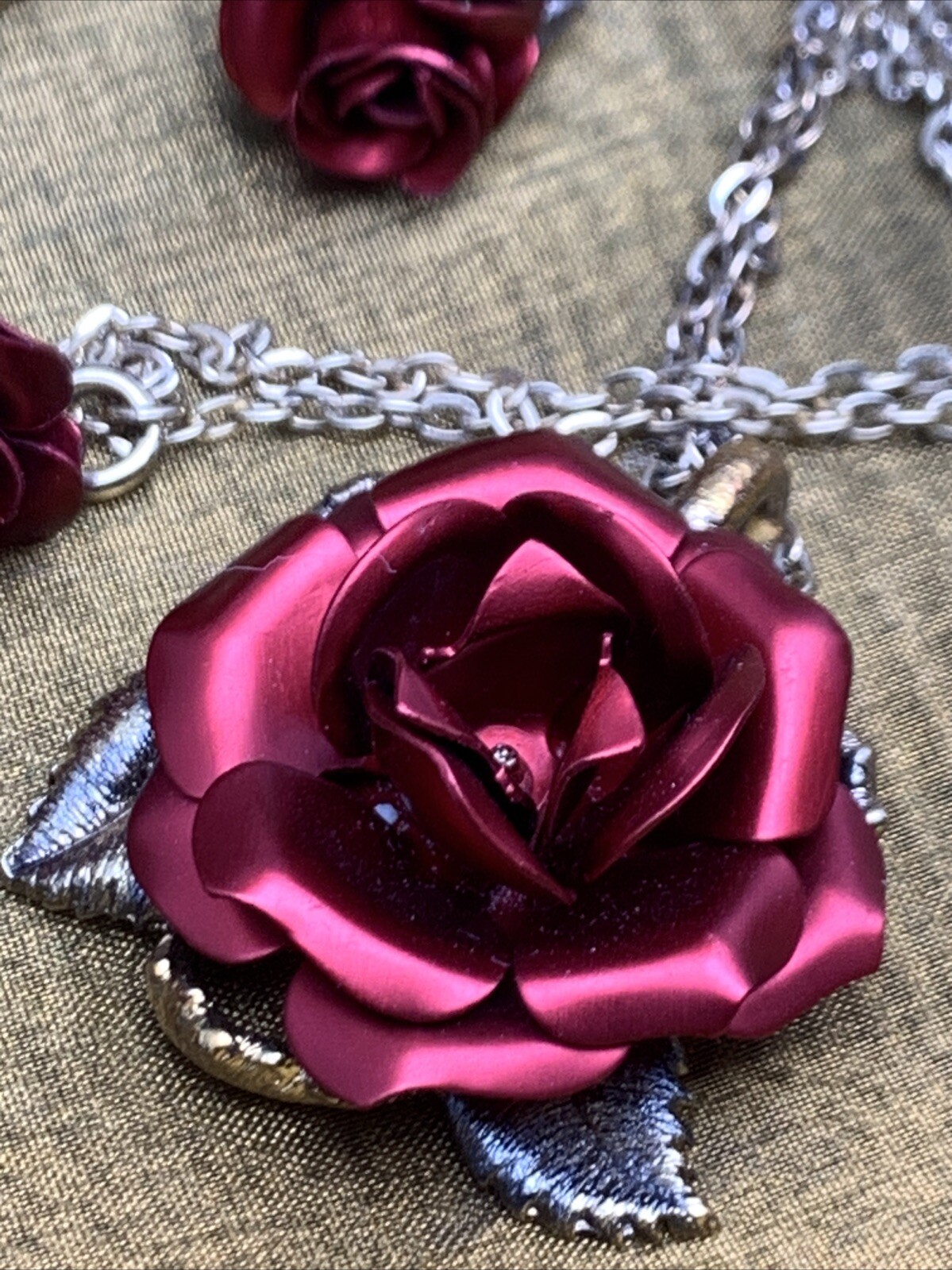 Red Rose Gold-Tone Set by American Beauty “The Art of Loving” Vintage Beauty