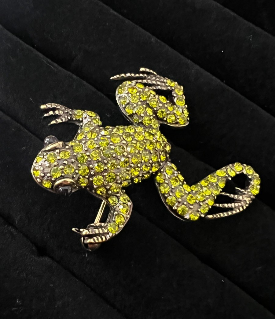 Heidi Daus Broocj Pin Kissing Frog Emerald Pavè Crystal Brooch Pin VINTAGE