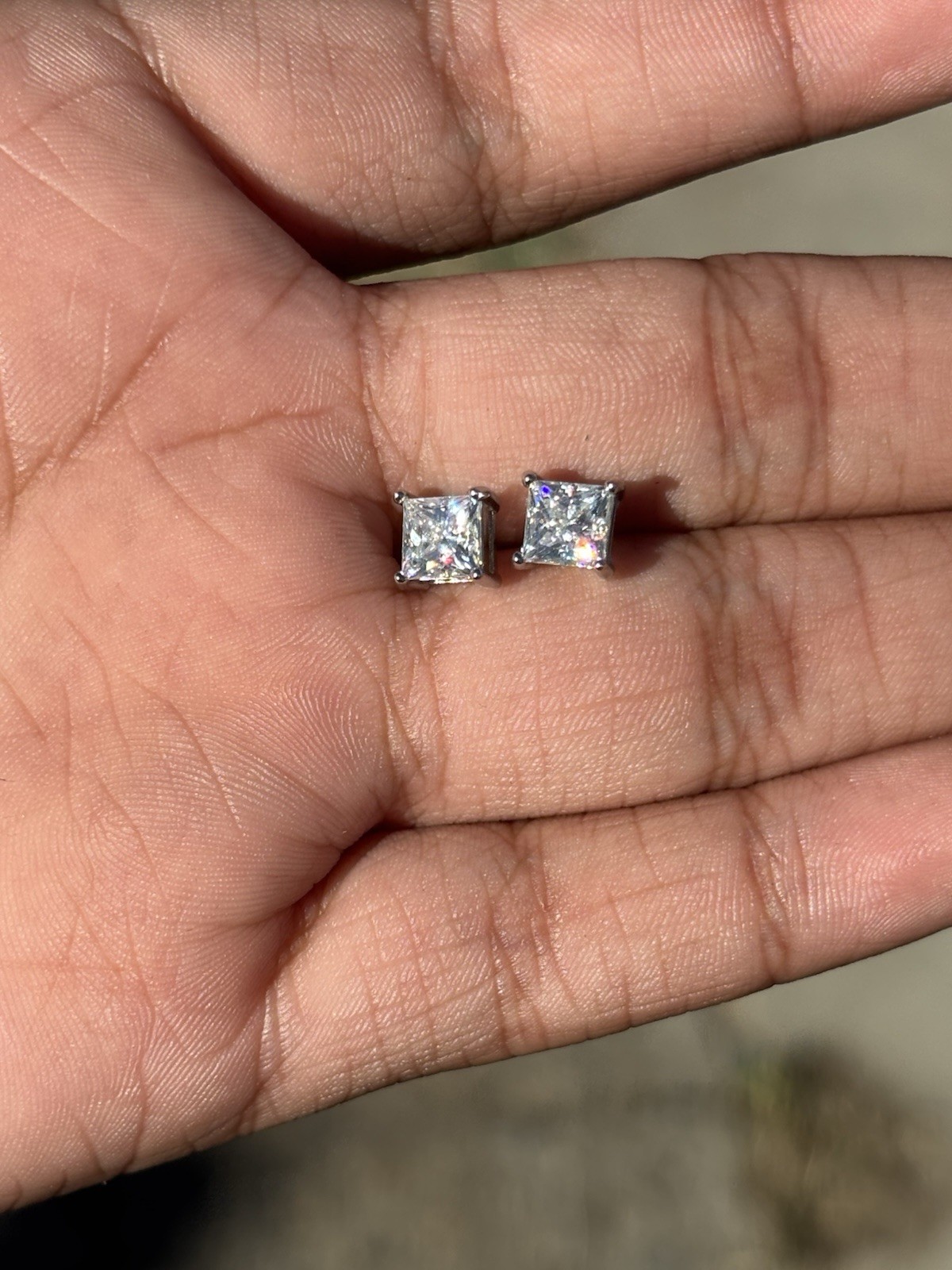 VVS1 Moissanite Stud Earrings 1CT On Each Side, Unisex Great Gift SHOOT OFFERS!!