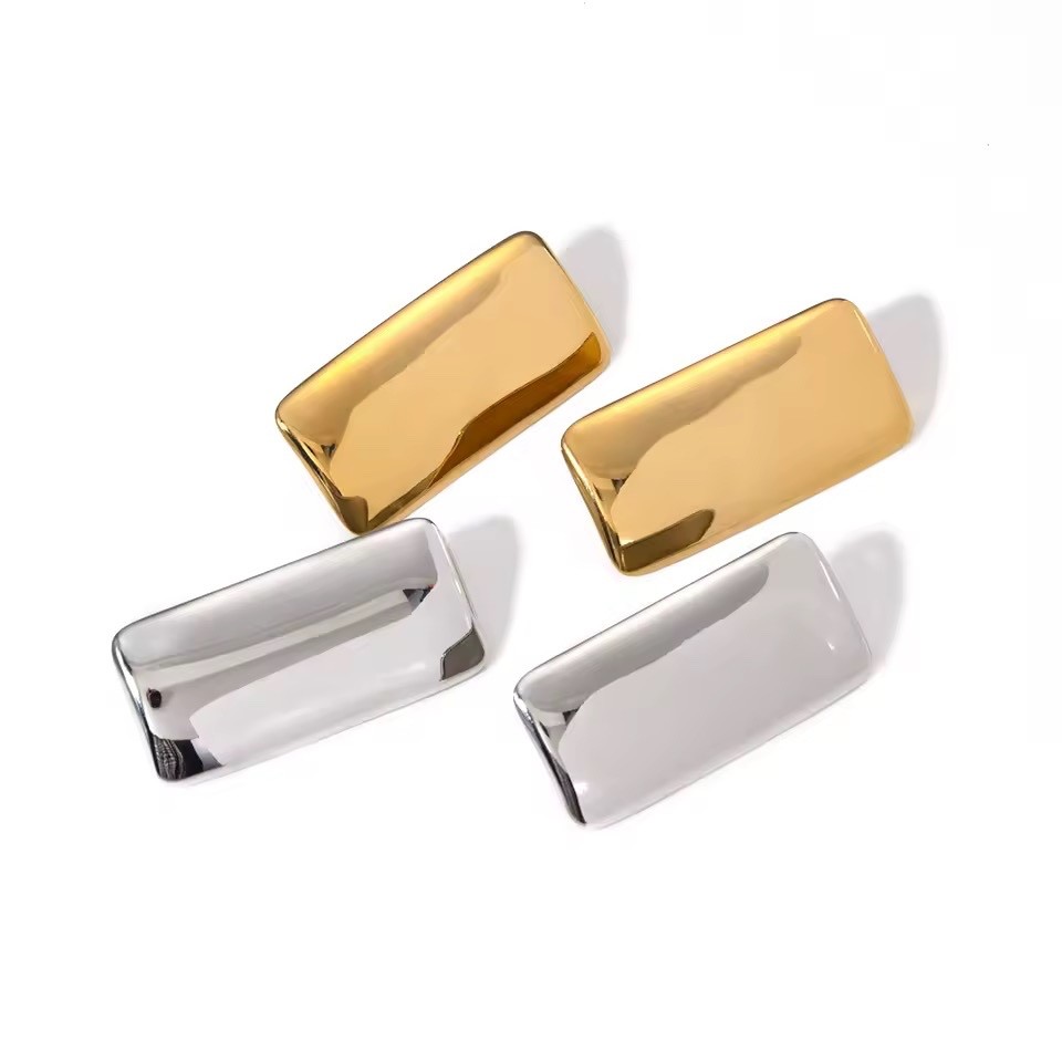 ZARD Bold Silver Rectangular Earrings