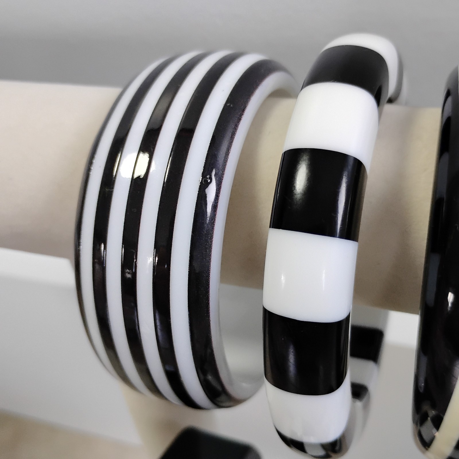 NEW Lot Of 8 Chunky Black White Bangle Bracelets Metal Wood Plastic Sz 8