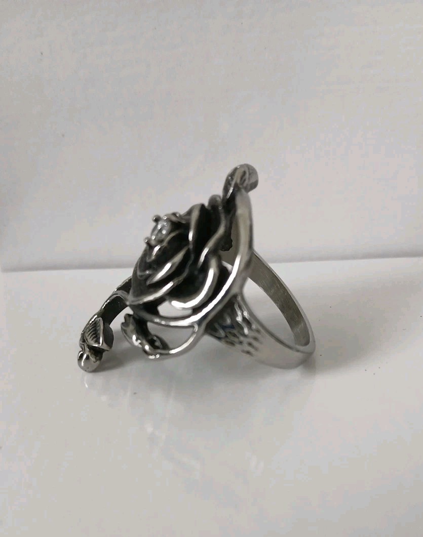 Silver Tone Size 10.5 Rose Sculpture Ring With Clear Stone Black Accent Flower