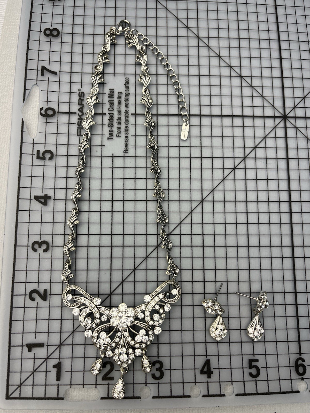 Vintage Necklace and Earrings Set Jewelry Floral design all occasion Gift