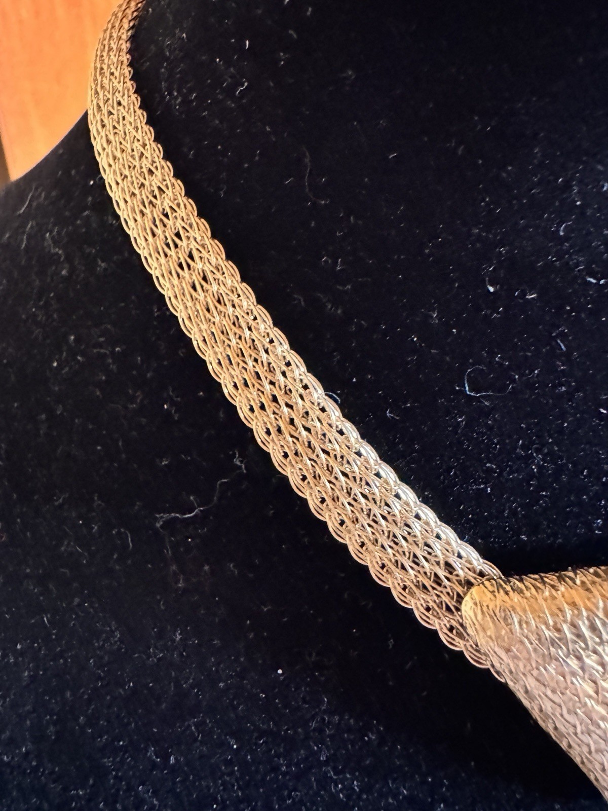 Gold Tone Mesh Chain Choker Necklace Triangle Charm Pendant Metal No Stone