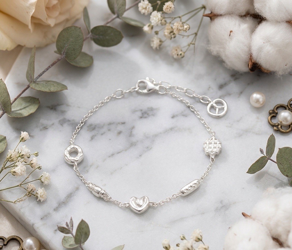 Cute Silver Plated Charm Bracelet Women Dainty Sweet Heart Bread Chain Jewelry