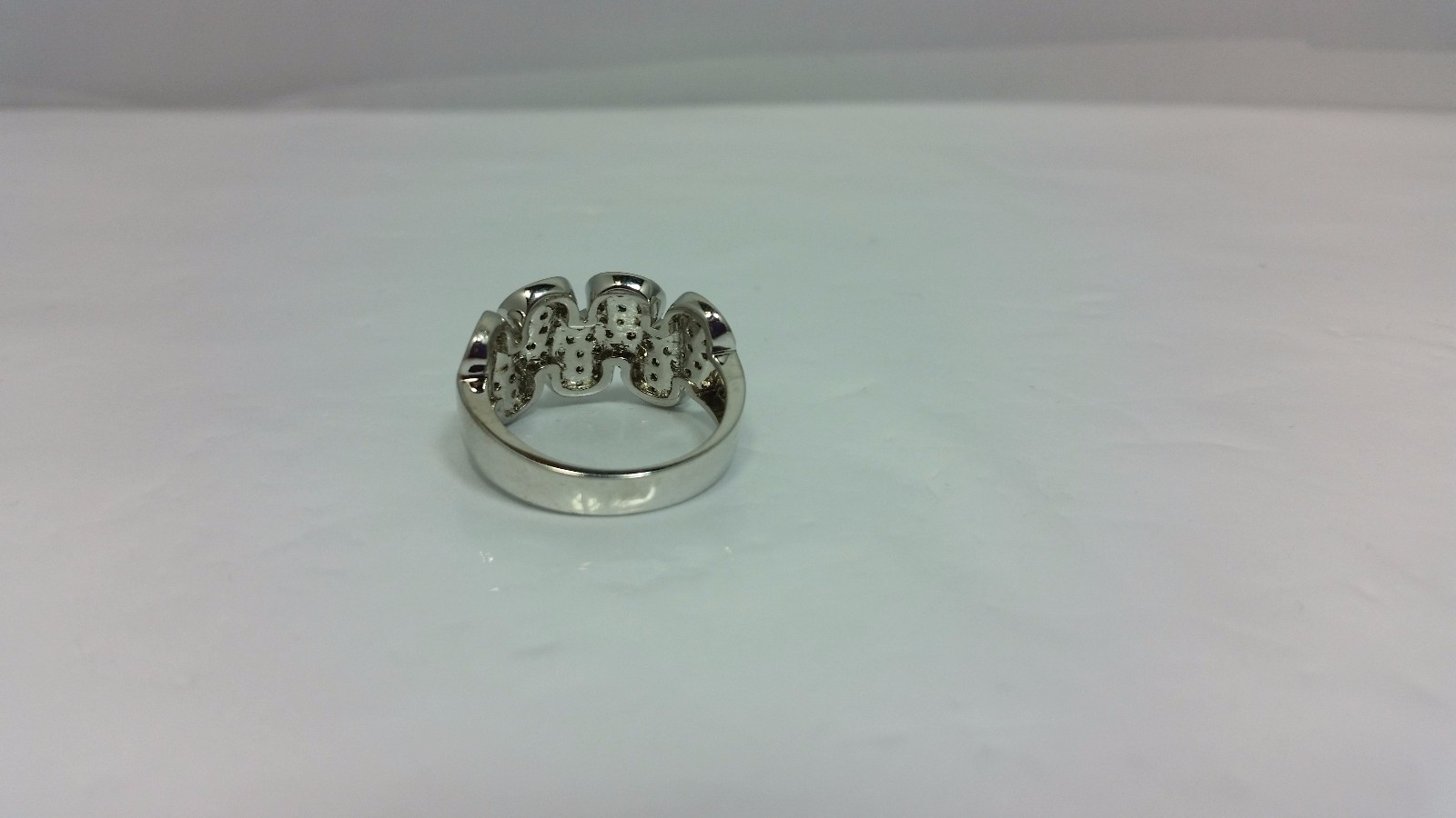 Beautiful Round CZ Wavy Scalloped Ribbon Design Band Silver Size 8
