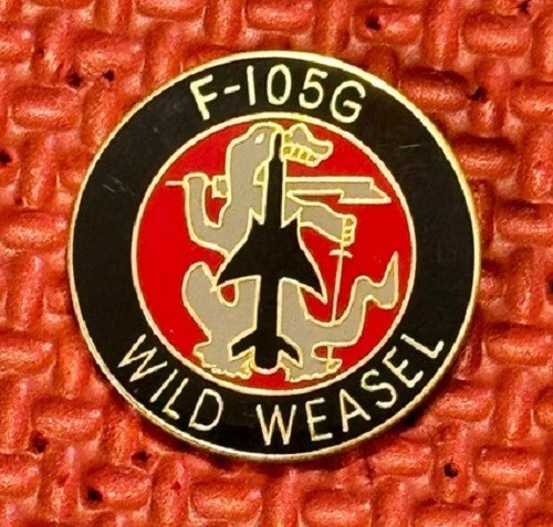 Vintage MILITARY PIN Vietnam WILD WEASEL F-105G Fighter Jet USAF R2-2