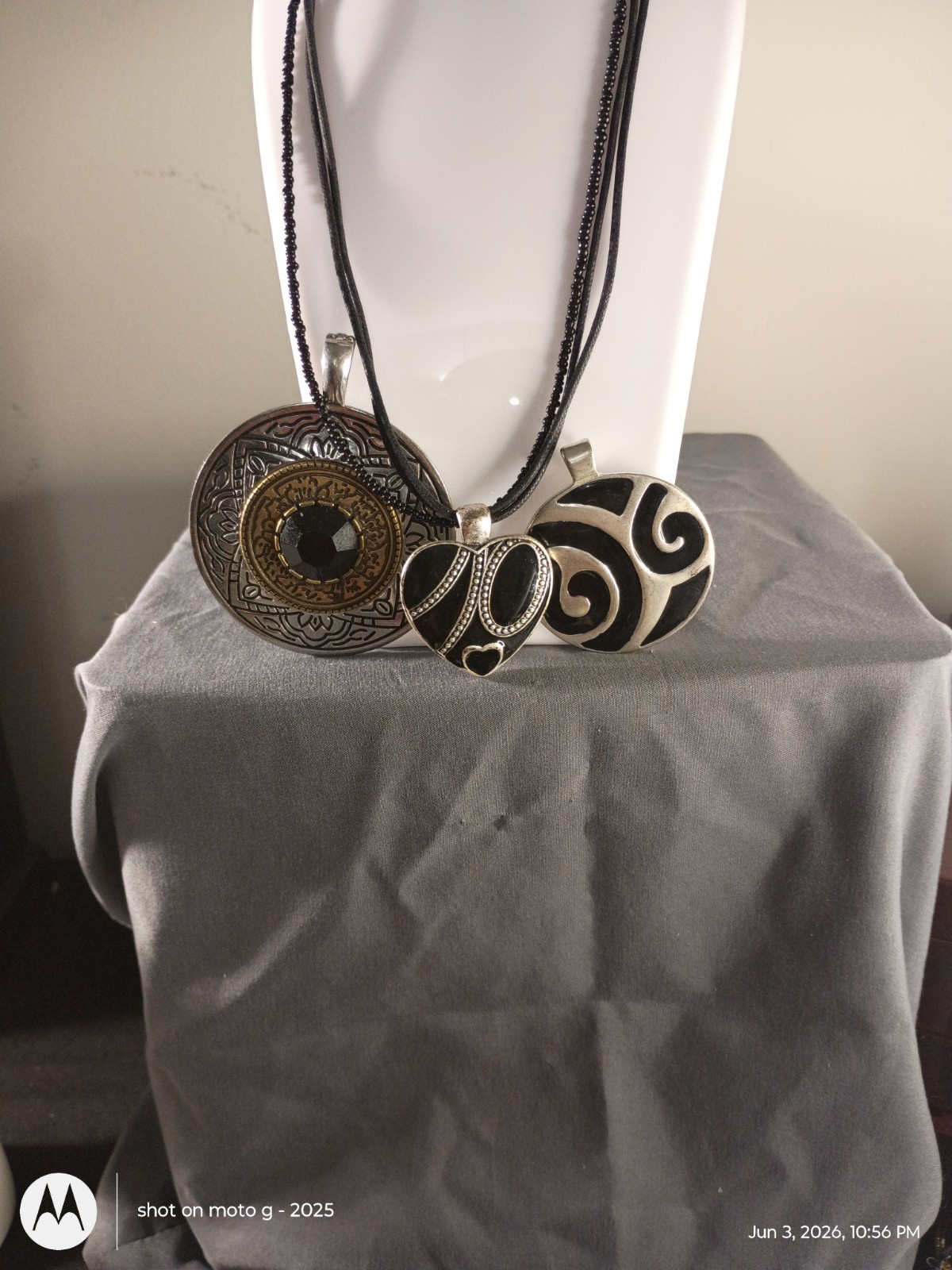 Black Silver Gold Tone Adjustable Pendant Necklace Set Lot 3 Round Heart Theme