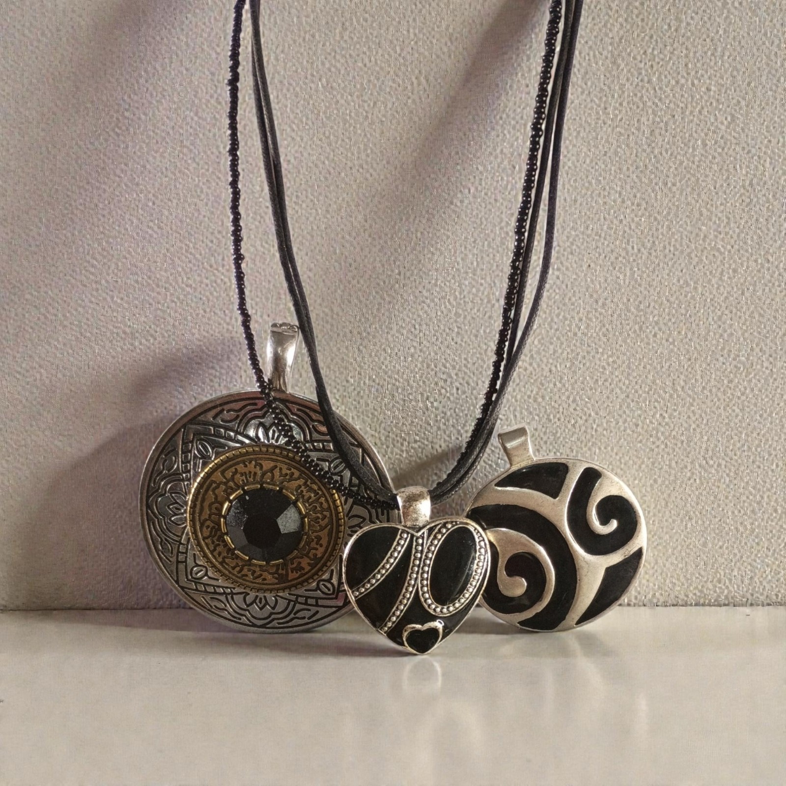 Black Silver Gold Tone Adjustable Pendant Necklace Set Lot 3 Round Heart Theme