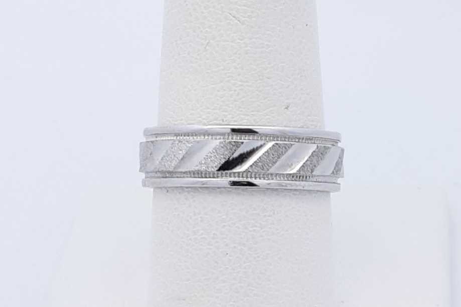 14k White Gold Wedding Band 5.8 Grams Size 8 Eb1025lixde