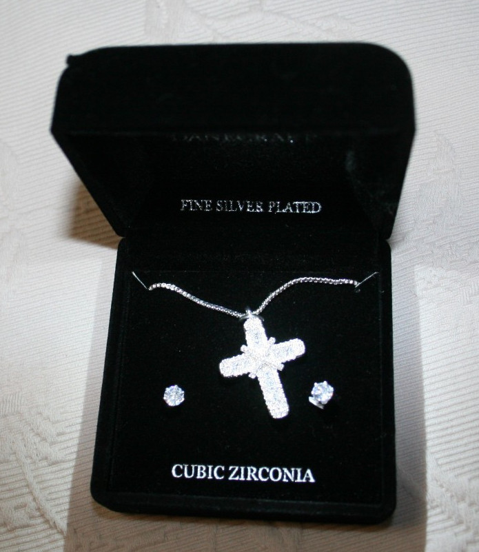 Danecraft fine silver plated earrings & necklace cross pendant SET Lighted box